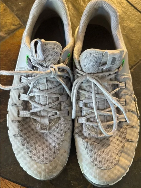 Nike Men's Athletic Shoes Light Gray with Green Accents - Picture 4 of 6